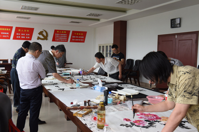 濰坊市文聯(lián)文藝志愿服務(wù)走進(jìn)安丘山區(qū)，點(diǎn)亮鄉(xiāng)村文藝創(chuàng)作之光